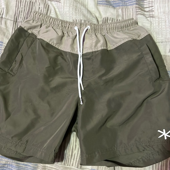 Ekumenik Shorts - Picture 1 of 3